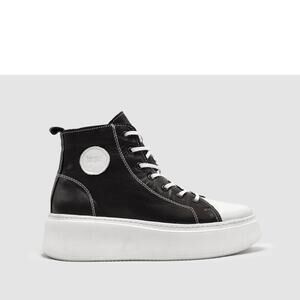 NEW KCR GROUP women's tall insulated zip-up leather sneakers in black